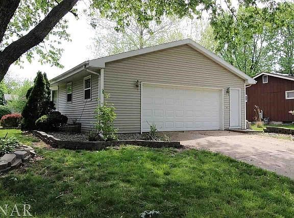 3rd image of 2901 Hanover Dr