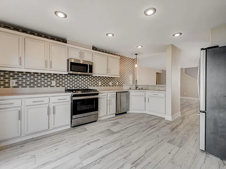 11092 Verismo St — Photo 2