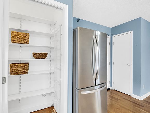 5th image of 3130 W Monroe St APT 201