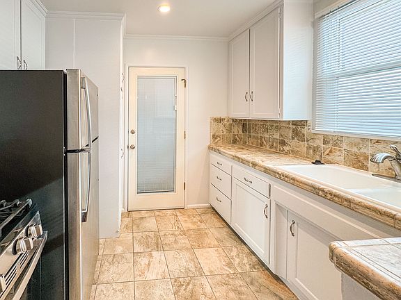 5th image of 1017 16th St #D