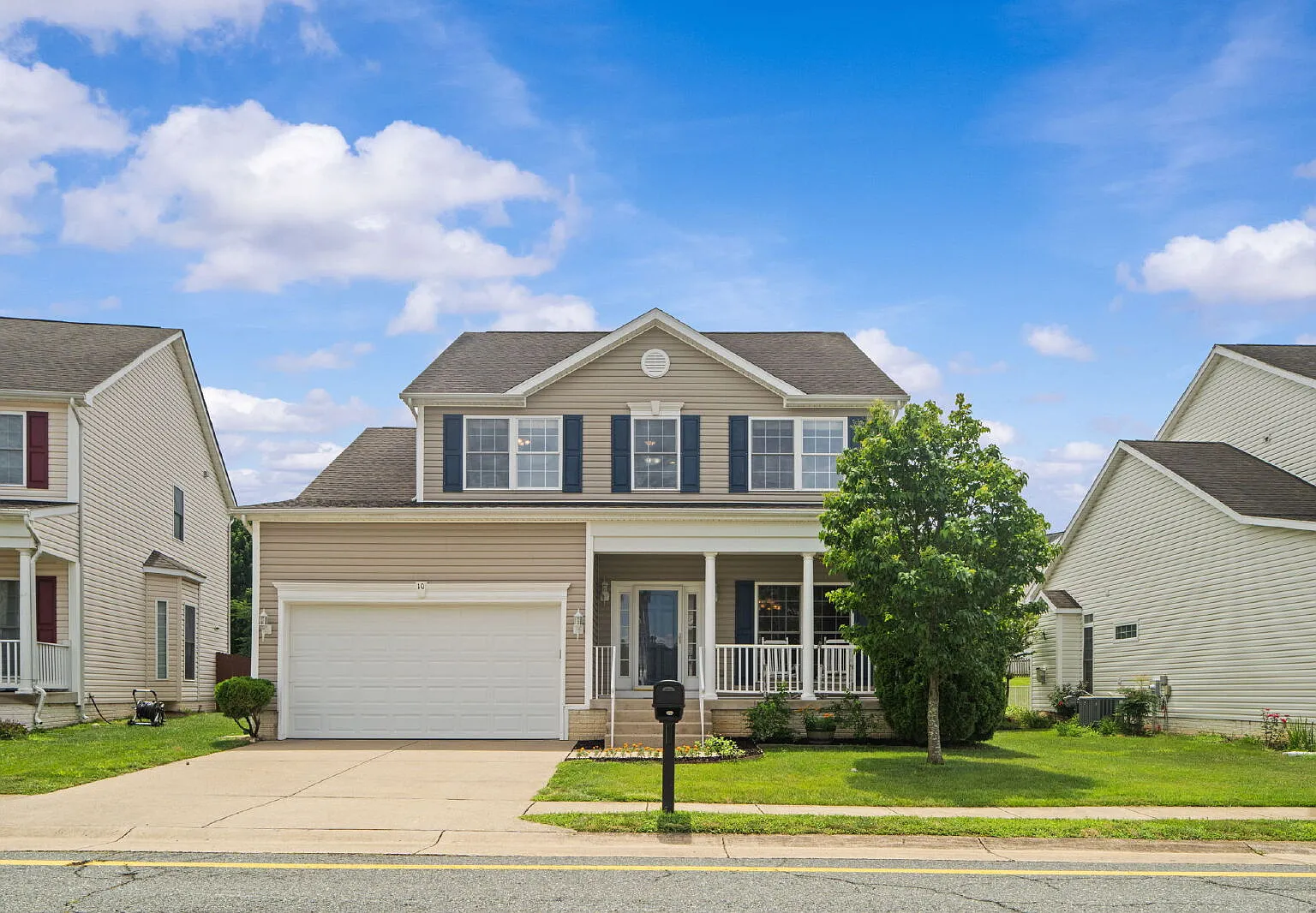 4 bed, 2.5 bath, 3220 sqft, $3,000 — Photo 2