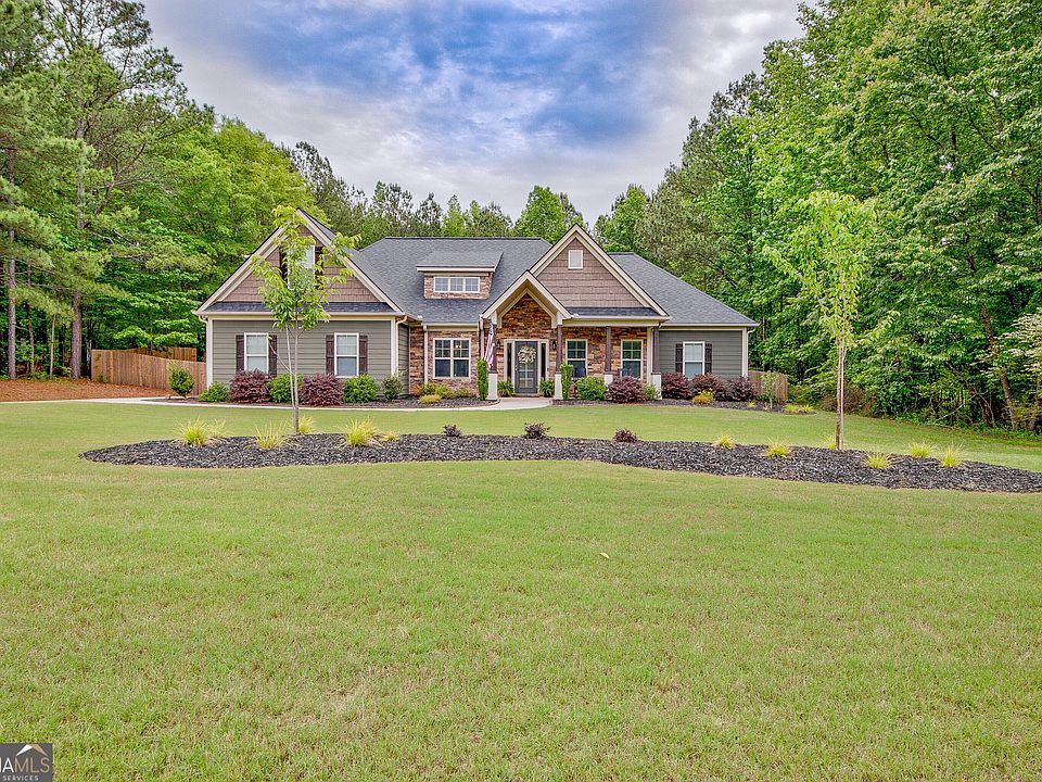 1st image of 138 Magnolia Place Dr