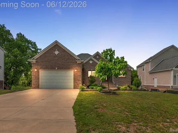 1820 Crimson Ridge Dr, Commerce Township, MI 48390