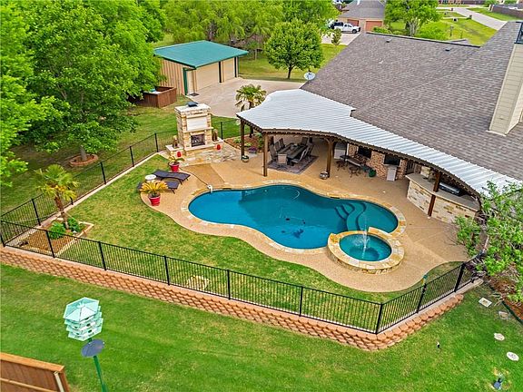 4th image of 2607 Pin Oak Ln