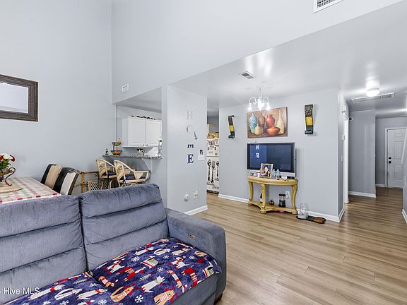 4th image of 4217 Sequoia Court #4r