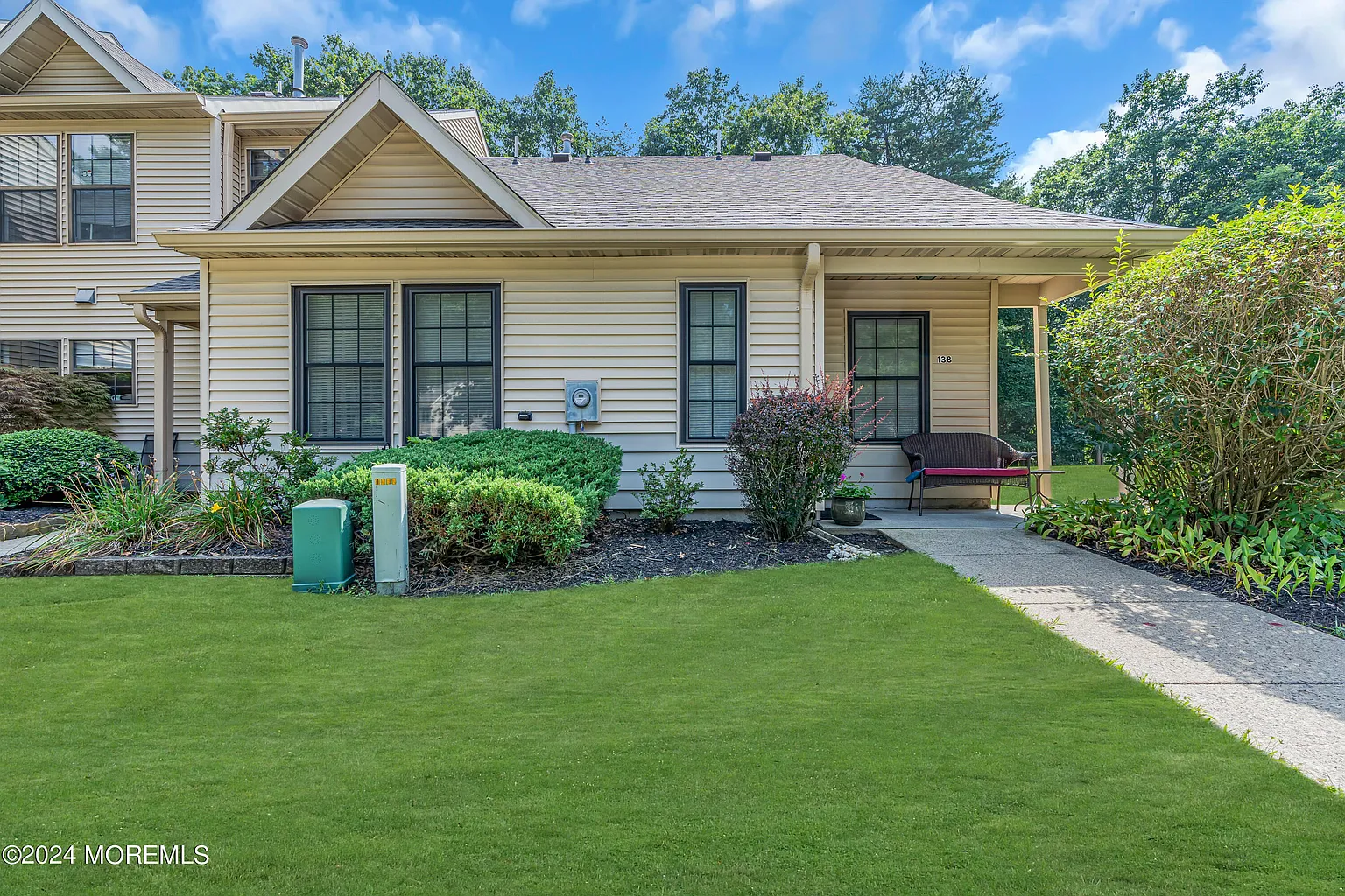 138 Whispering Oaks Way photo 1