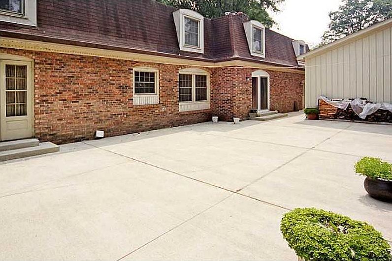 2nd image of 111 White Horse Ln