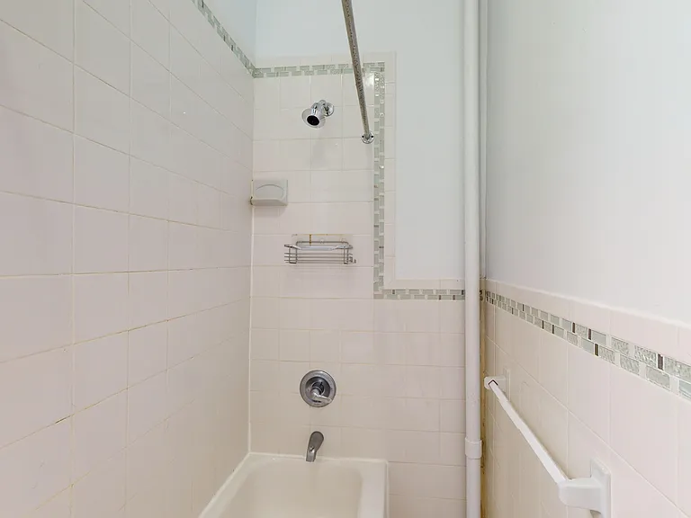 1443 York Ave #4N — Photo 5