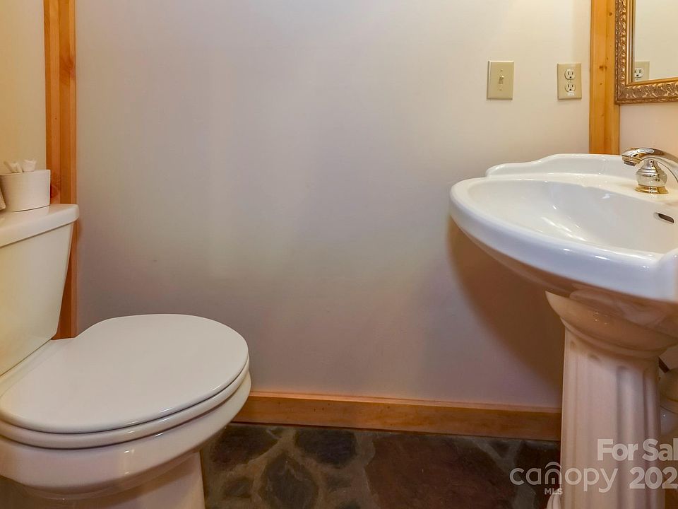 16th image of 351 Chickadee Ave
