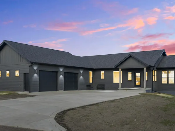 219 Prairie Quay Dr, Lake Norden, SD 57248