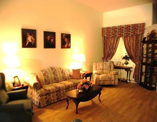 2nd image of 6106 Weatherwood Cir
