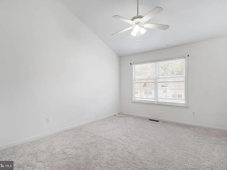 18506 Carriage Walk Cir — Photo 34