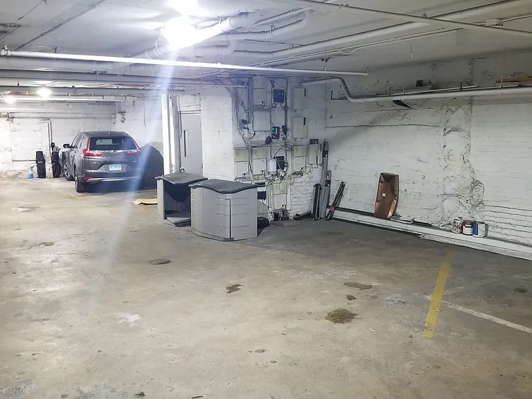 1110 Clinton St — Photo 15