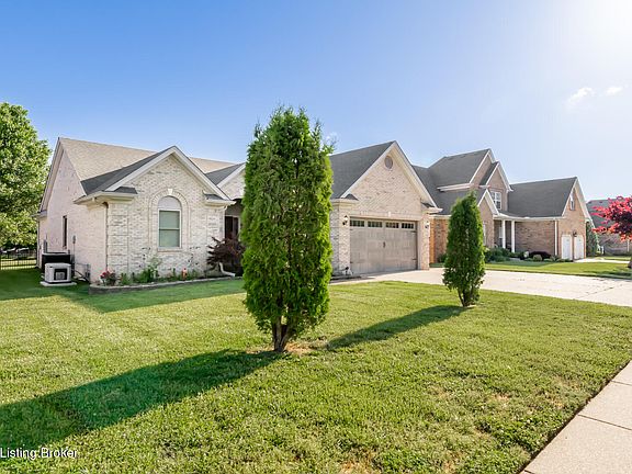 3rd image of 10720 Bardstown Woods Blvd