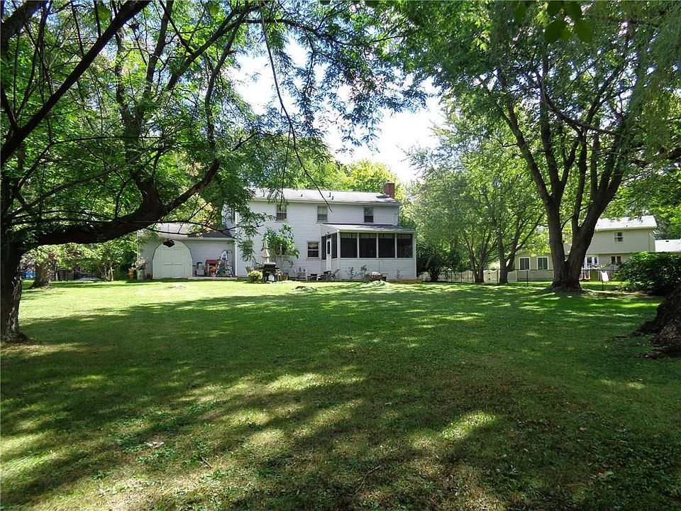 1st image of 9 Glen Acre Dr