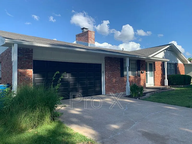 3 bed, 2.0 bath, $1,700 — Photo 2