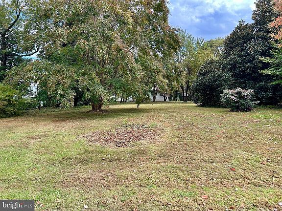 2nd image of 517 Broadwater Way