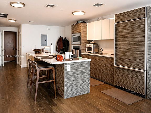 5th image of 460 NE 28th St APT 802