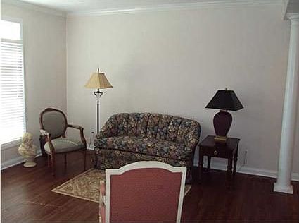 4th image of 913 Woodridge Ct