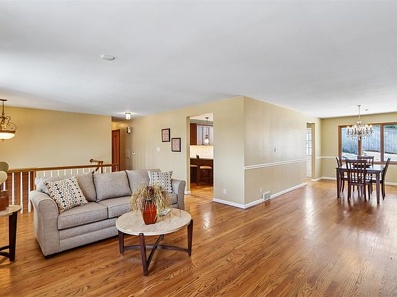 4th image of 2110 Lincolnshire Dr SE