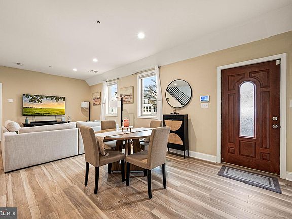 3rd image of 213 Roxborough Ave