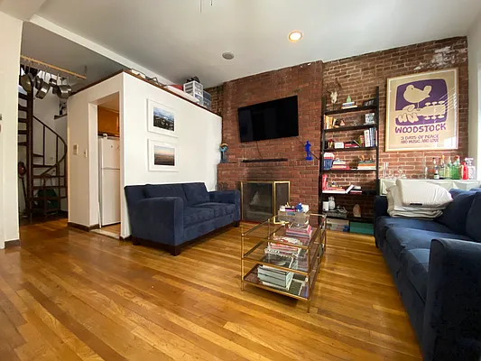 Rented by Bohemia Realty Group | media 18