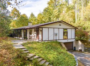 144 N Valley Rd, Pelham, MA 01002