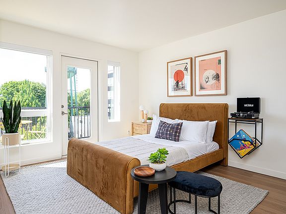 5th image of 1375 N Killingsworth St #308