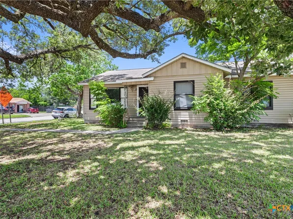 1902 E Red River St, Victoria, TX 77901