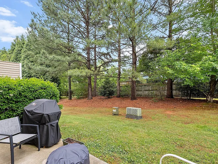 708 Ennis Creek Ln — Photo 9
