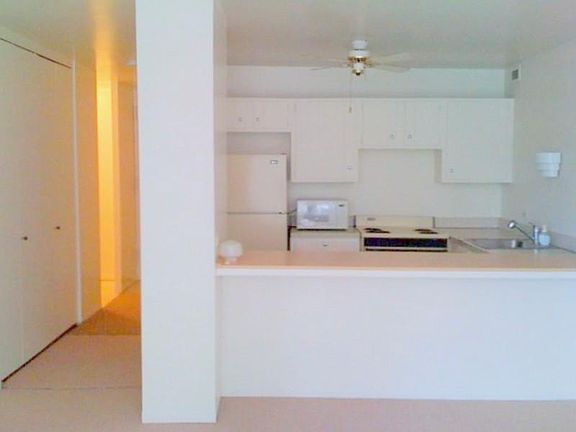 nice open kitchen with an eat-in bar