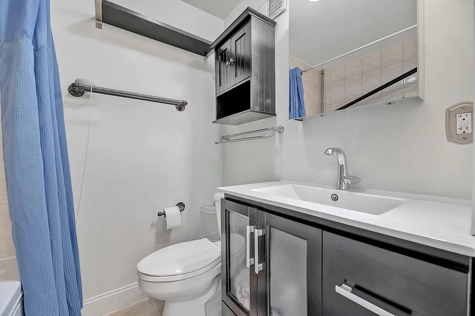 2 bed, 1.5 bath, 930 sqft, $2,700 — Photo 3