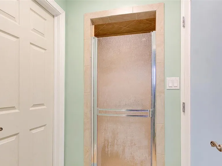1st Floor Bathroom