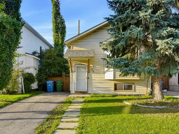 13 S Shawglen Ct SW, Calgary, AB T2Y 2R1