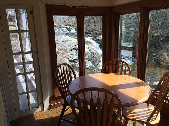 Dining room over Falls