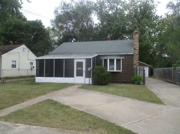 833 33rd St SW, Wyoming, MI 49509