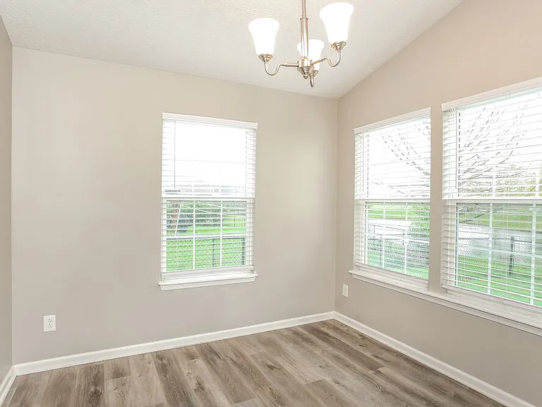 5765 Arlington Dr — Photo 6