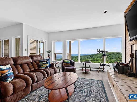 2nd image of 1641 Overlook