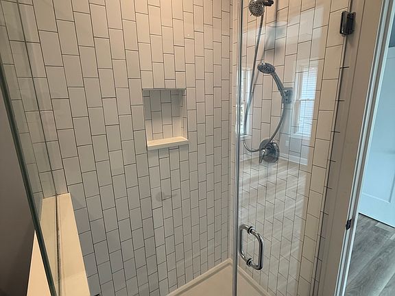 4th image of 301 E 5th Ave #1/2