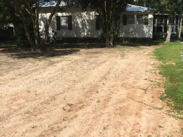 13530 Seaman Ave, Bayou La Batre, AL 36509