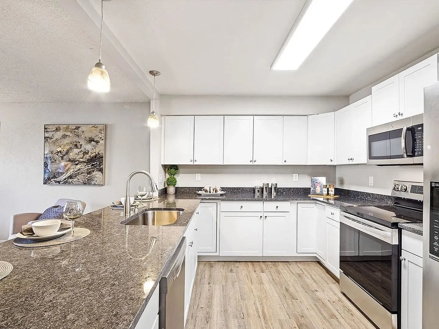 3 Bedroom Single Family Home in Denver — Photo 4
