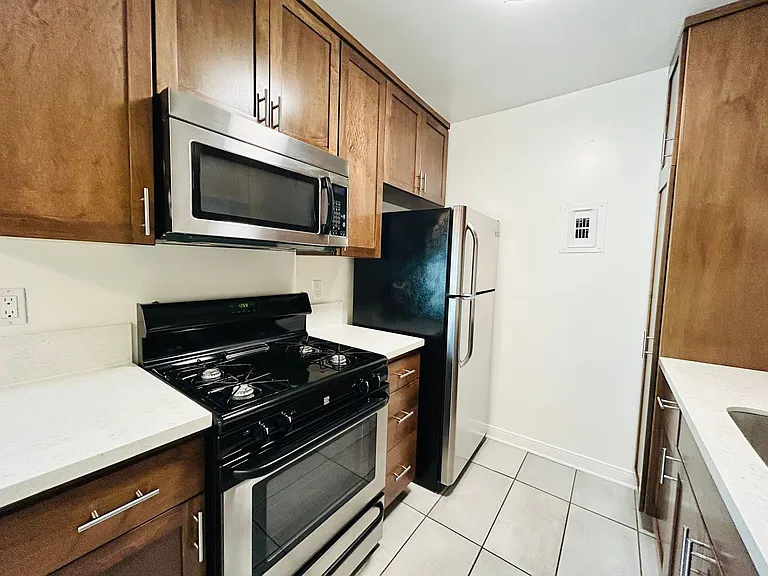 1528 Stoner Ave — Photo 9