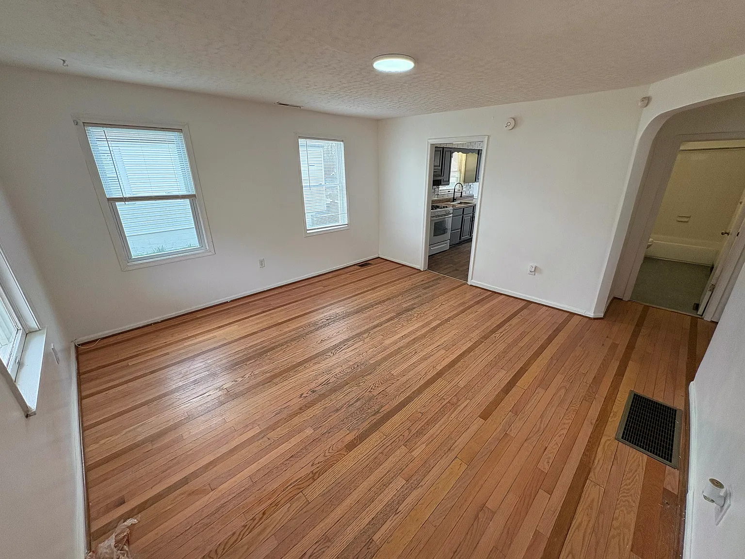 28 Pelczar Ave — Photo 3