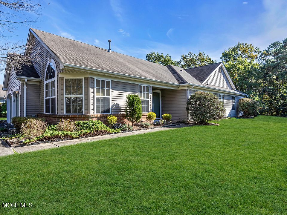 1st image of 17 Rosewood Drive