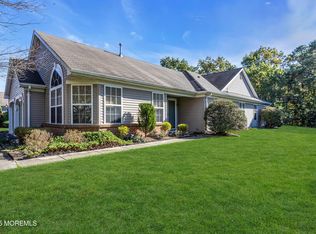 17 Rosewood Dr, Lakewood, NJ