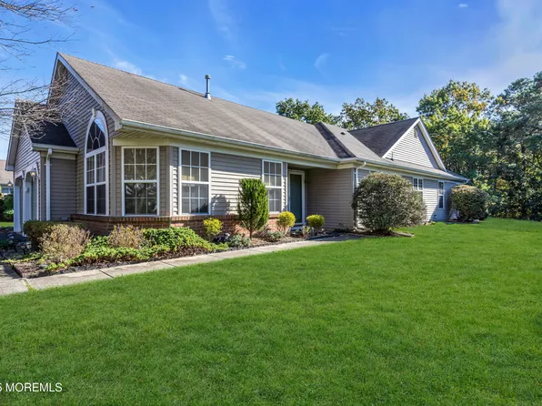 17 Rosewood Drive, Lakewood, NJ 08701