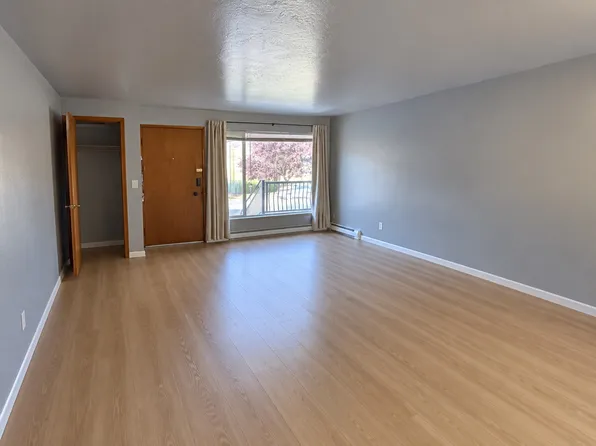 2004 SW 152nd St #15, Seattle, WA 98166