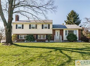 39 Bayberry Rd, Ewing, NJ 08618