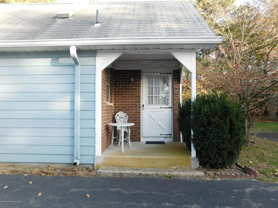 1st image of 18 Moccasin Dr #C