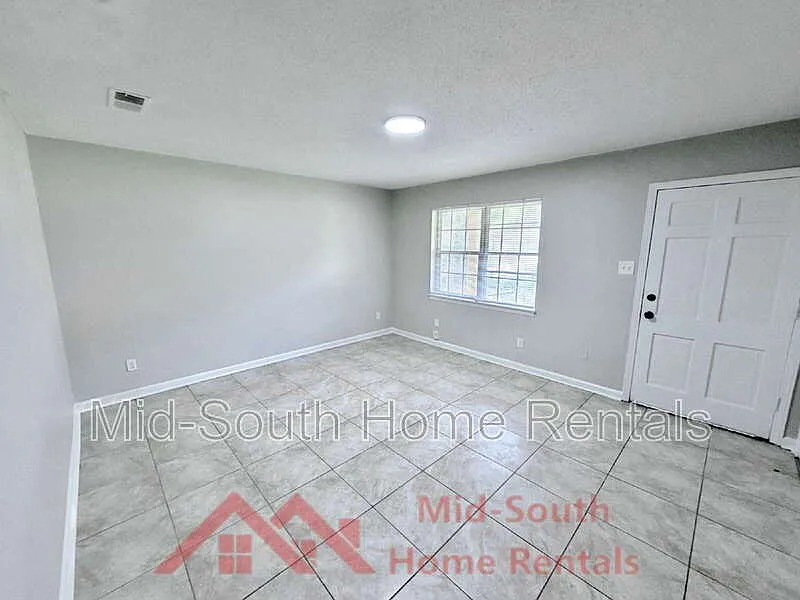 3 bed, 1.0 bath, 1040 sqft, $1,150 — Photo 4